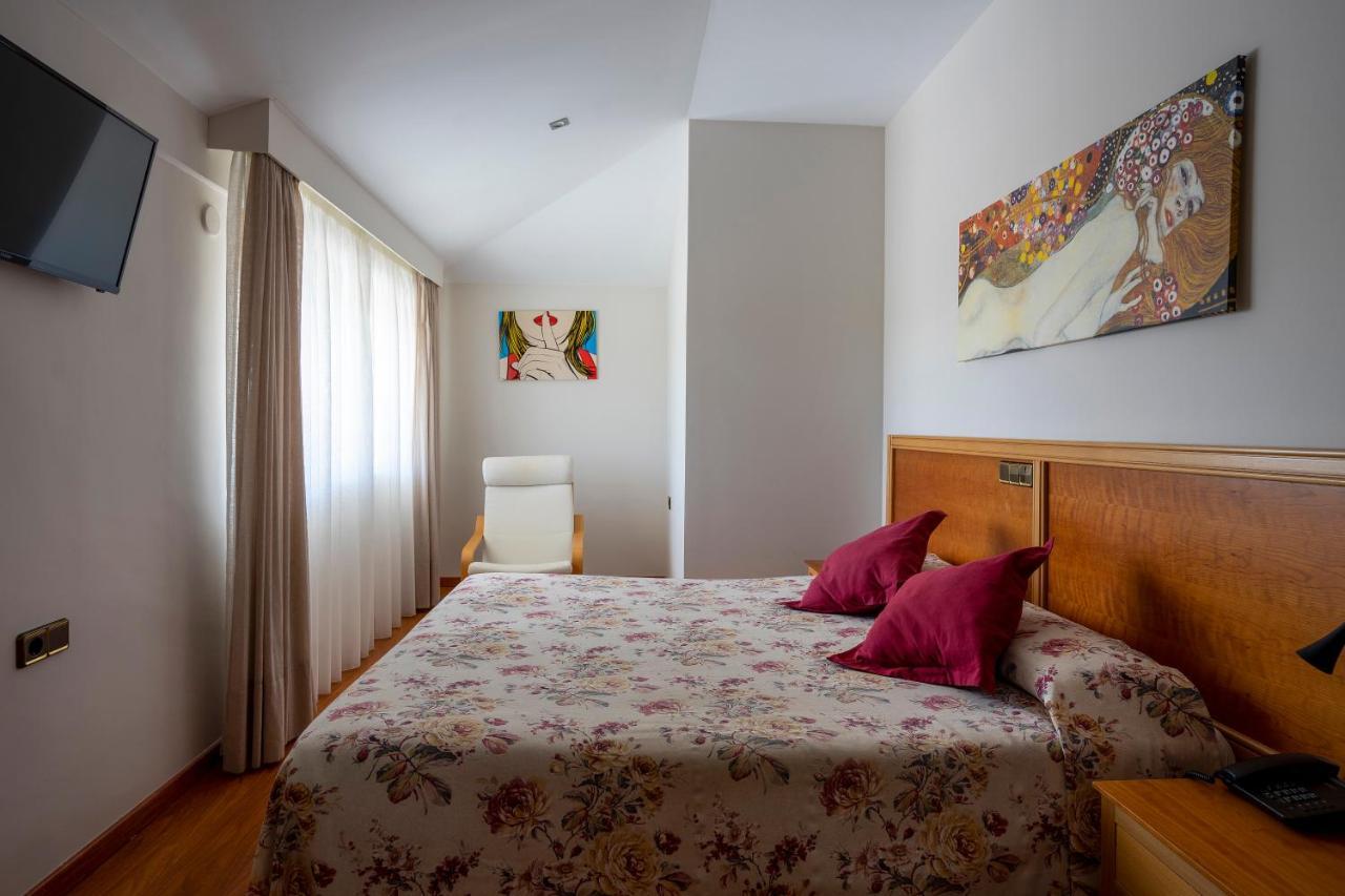 Hotel Los Barruecos By Croma Malpartida de Caceres Luaran gambar