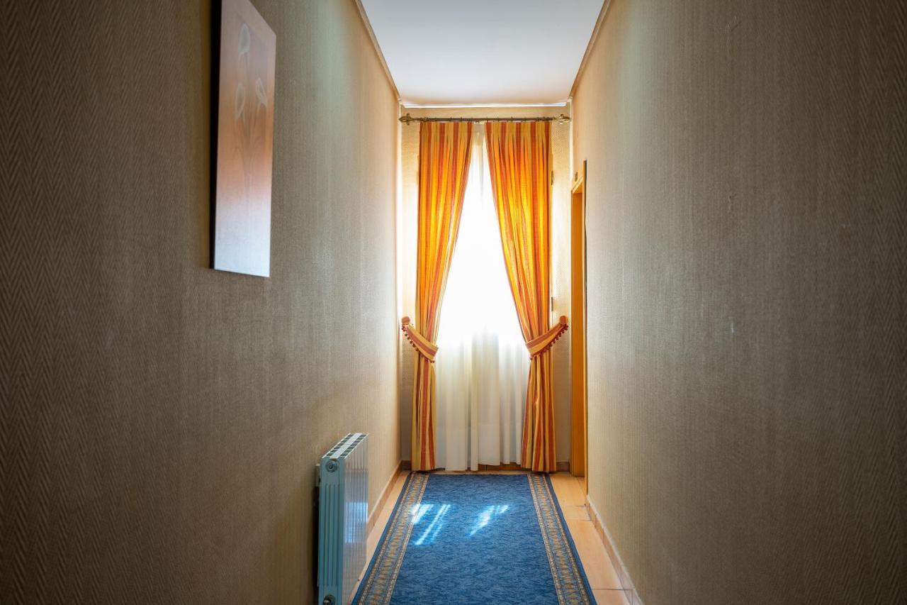 Hotel Los Barruecos By Croma Malpartida de Caceres Luaran gambar