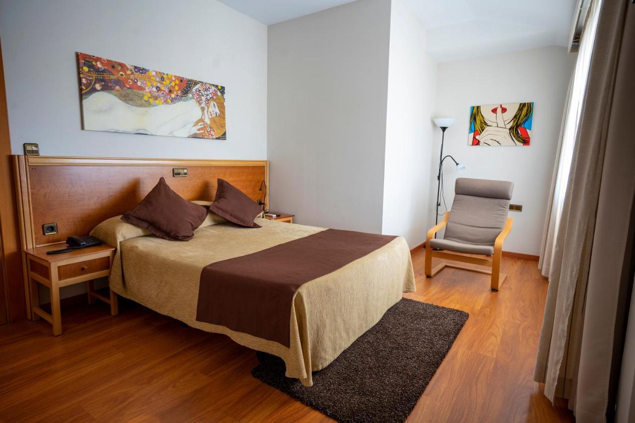 Hotel Los Barruecos By Croma Malpartida de Caceres Luaran gambar