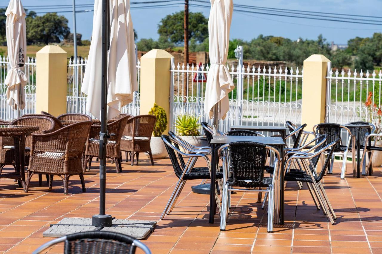 Hotel Los Barruecos By Croma Malpartida de Caceres Luaran gambar