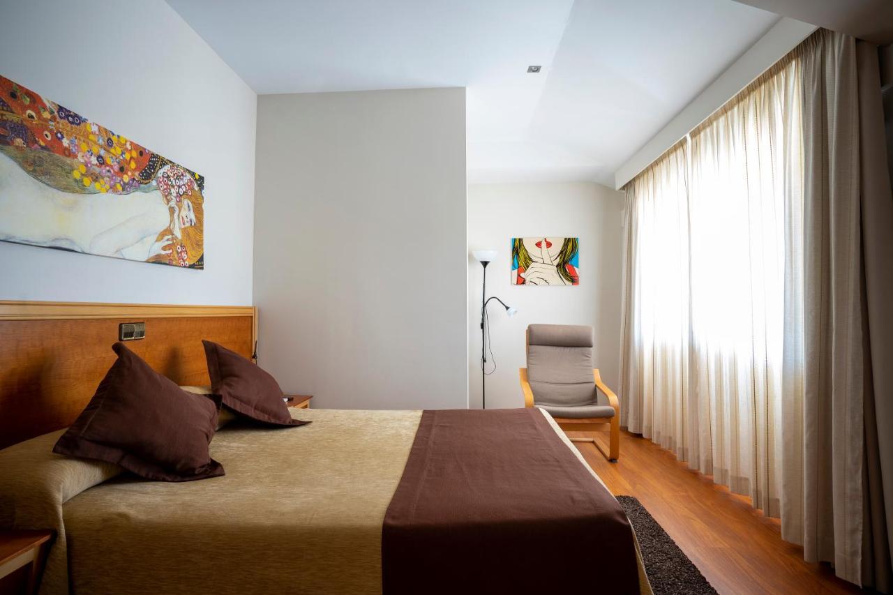 Hotel Los Barruecos By Croma Malpartida de Caceres Luaran gambar