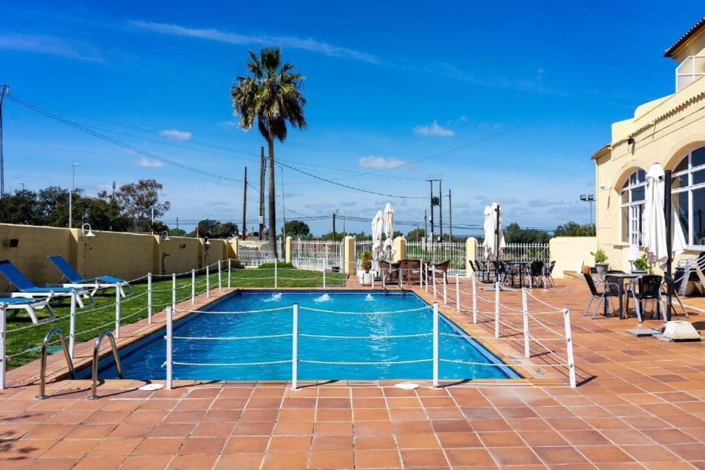 Hotel Los Barruecos By Croma Malpartida de Caceres Luaran gambar