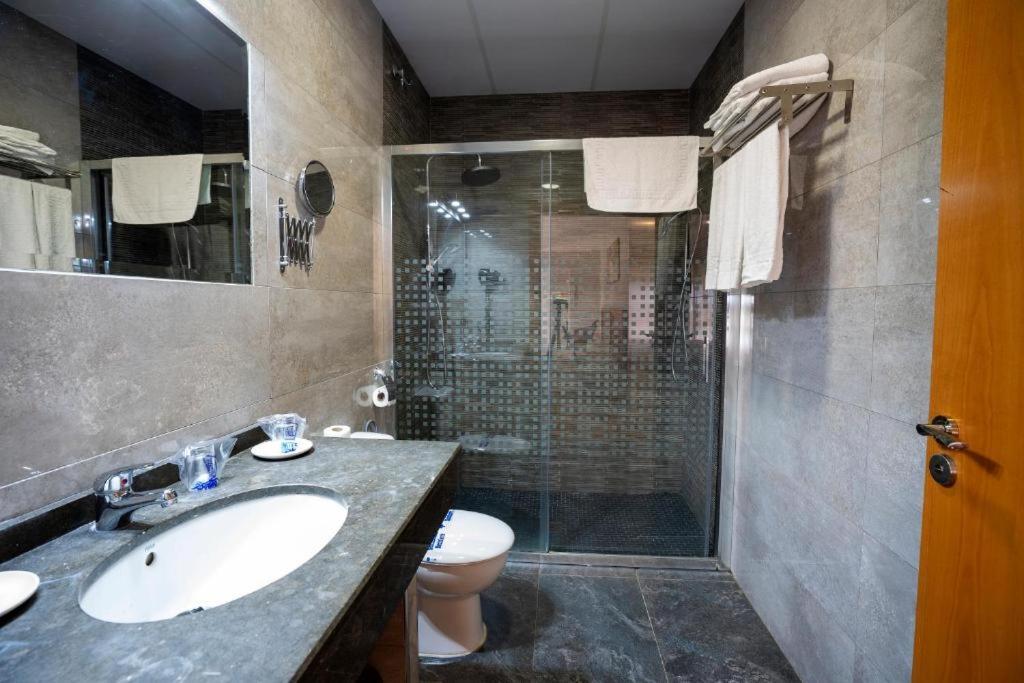 Hotel Los Barruecos By Croma Malpartida de Caceres Luaran gambar