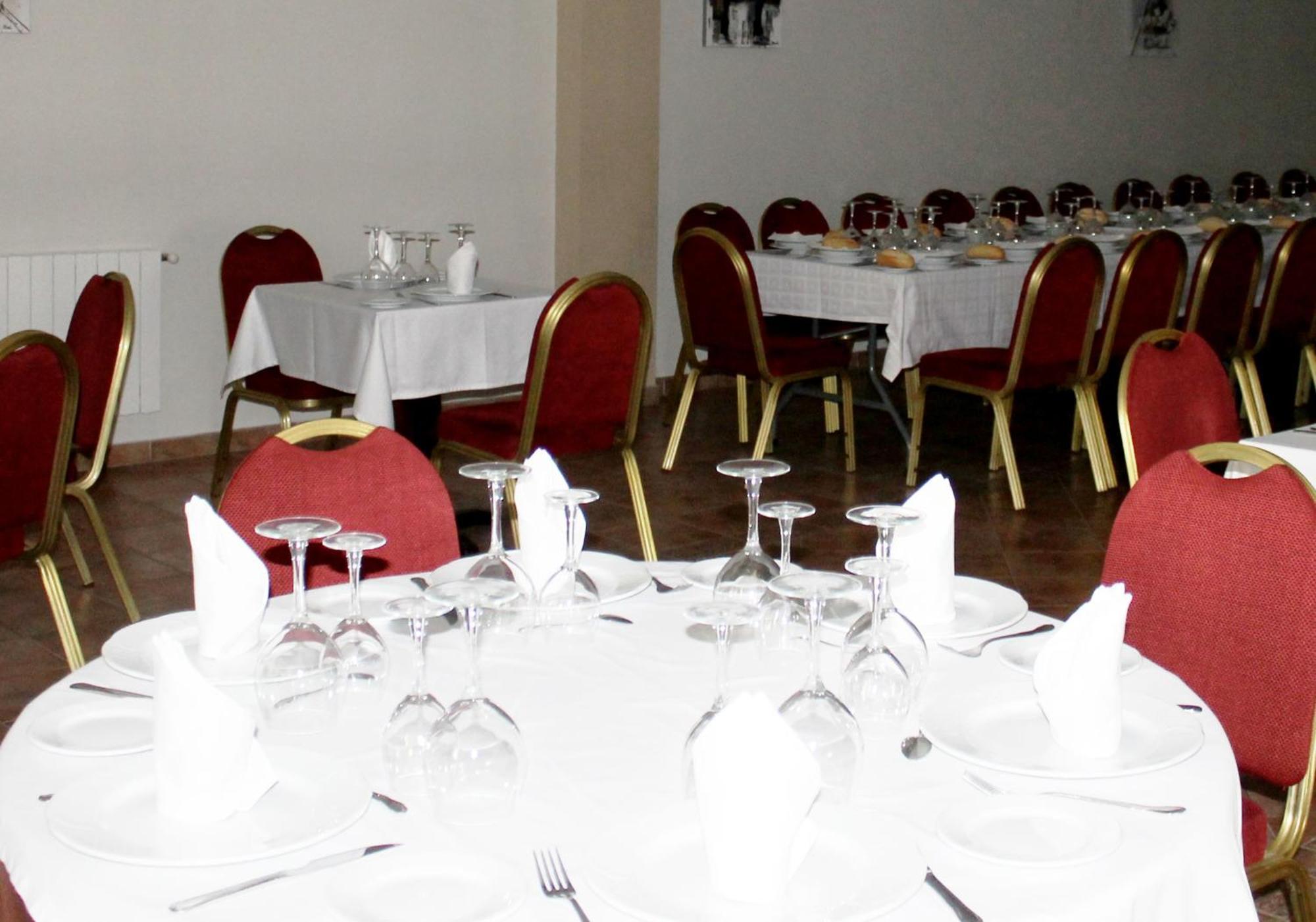 Hotel Los Barruecos By Croma Malpartida de Caceres Luaran gambar