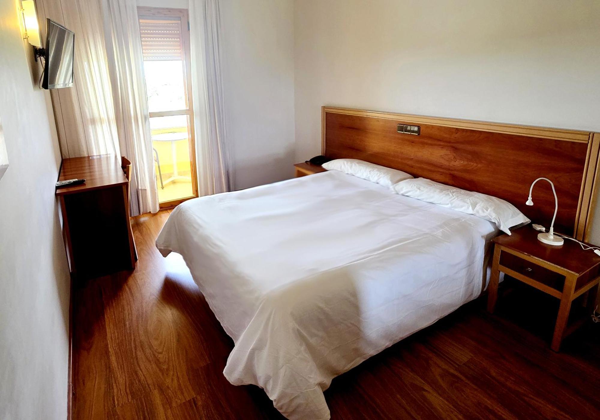 Hotel Los Barruecos By Croma Malpartida de Caceres Luaran gambar
