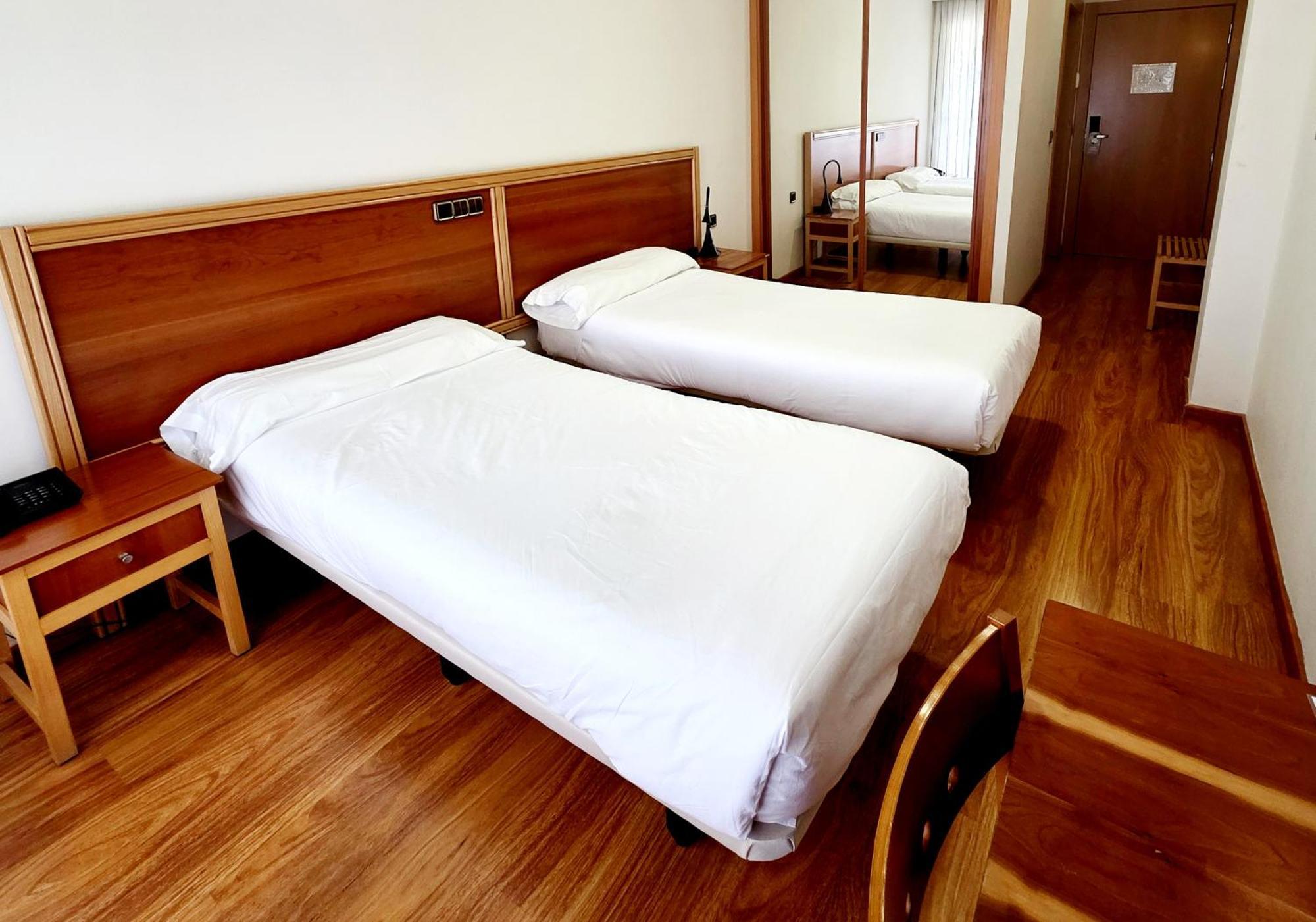 Hotel Los Barruecos By Croma Malpartida de Caceres Luaran gambar