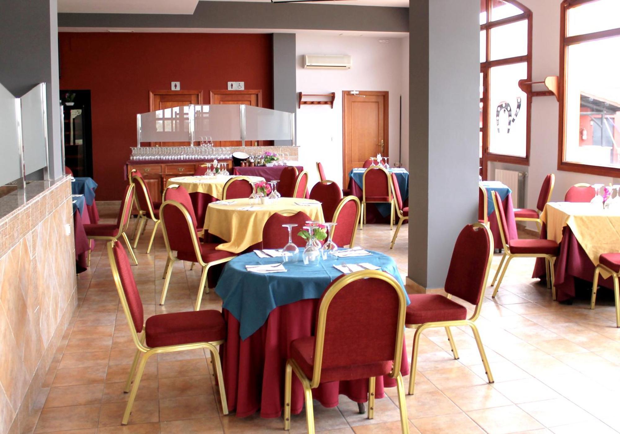 Hotel Los Barruecos By Croma Malpartida de Caceres Luaran gambar