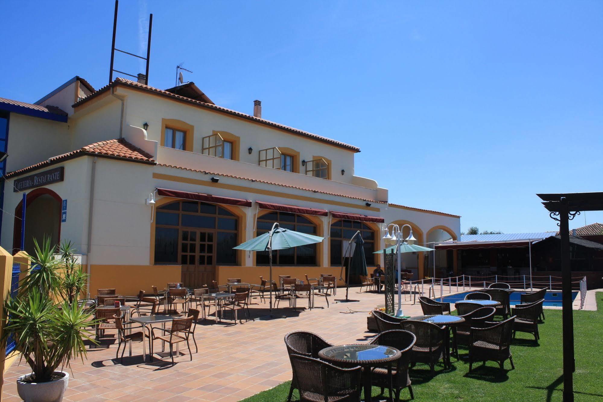 Hotel Los Barruecos By Croma Malpartida de Caceres Luaran gambar